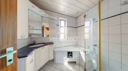 Bad + Eckbadewanne & Dusche - 