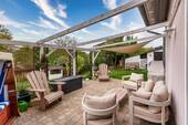 Terrasse mit Pergolamarkise - 6 Zimmer Doppelhaushälfte zum Kaufen in Denkendorf