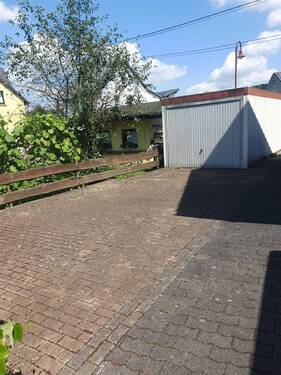 Einfahrt/Garage - 