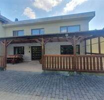 Einfamilienhaus mit ausgebautem Nebengebäude und großem Grundstück - Raubach