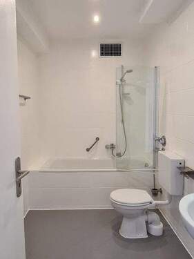 Bad1.jpg - Etagenwohnung mit 85,00 m² in Nürnberg zur Miete