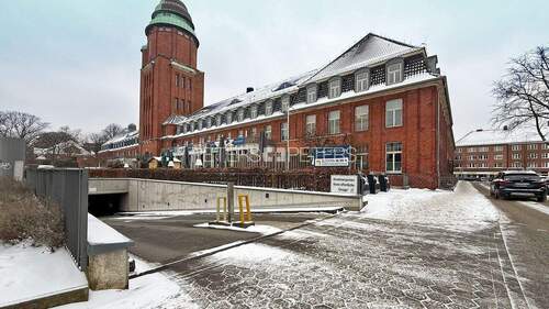 Zufahrt - + Tiefgaragenstellplatz im Quartier 21 +