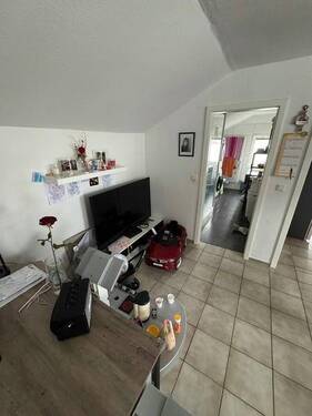 14 Wohnzimmer Richtung Bad - 