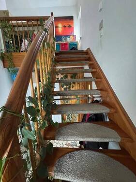 8 Treppe zur Wohnung - 