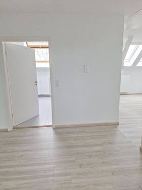 Flur - Etagenwohnung mit 83,00 m&sup2; in Greifswald zur Miete