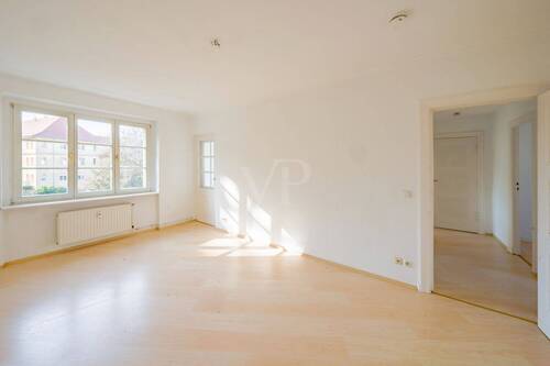 lichtdurchflutetes Wohnzimmer - 