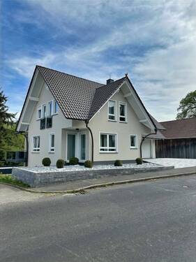 Außenansicht - 5 Zimmer Einfamilienhaus zum Kaufen in Neuhof