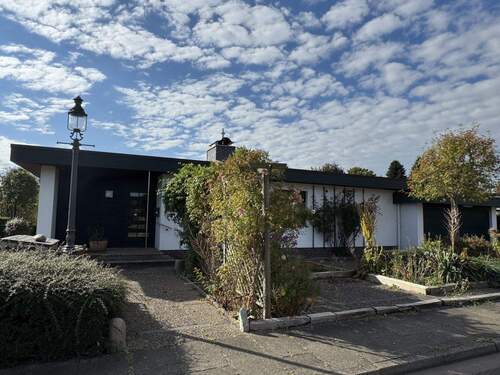 Vordere Hausansicht - 4 Zimmer Einfamilienhaus zum Kaufen in Uetersen