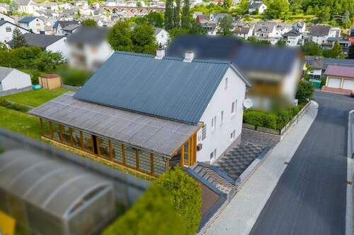 Aufnahme aus der Vogelperspektive - 4 Zimmer Einfamilienhaus in Bad Endbach