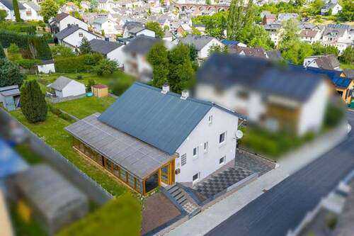 Aufnahme aus der Vogelperspektive - Einfamilienhaus mit 122,00 m&sup2; in Bad Endbach zum Kaufen