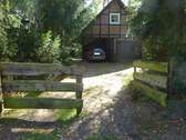Strassenansicht - 2 Fachwerkhäuser auf einem Waldgrundstück suchen neue Liebhaber (AI-1020-99)