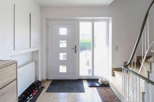 Hausflur - 5 Zimmer Doppelhaushälfte zum Kaufen in Nürnberg