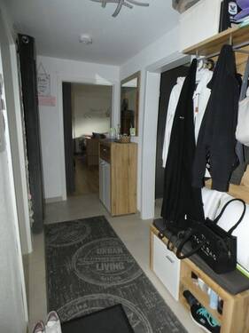 Flur (Foto 1) - 2 Zimmer Etagenwohnung zur Miete in Giengen an der Brenz