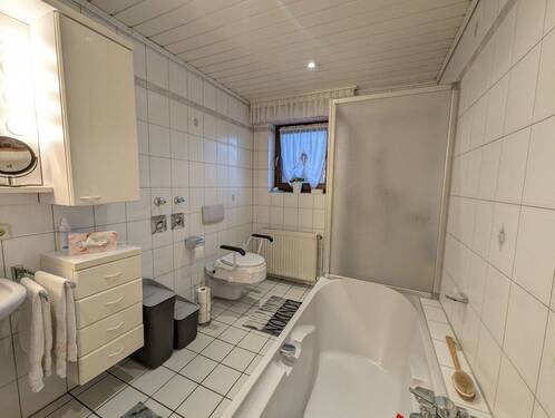 Bild 3 - 8 Zimmer Mehrfamilienhaus, Wohnhaus in Voerde