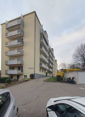 Hauszugang & Parken - Möblierte 2 Zi.-ETW mit Balkon & KFZ-Stellplatz