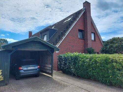 Carport mit Auffahrt - 5 Zimmer Doppelhaushälfte zum Kaufen in Osterrönfeld