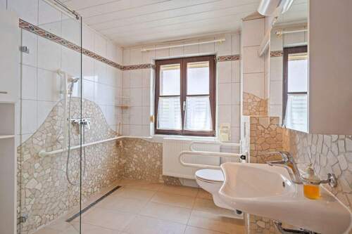 Einfamilienhaus - EG Badezimmer - 