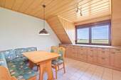 DG - Küche mit Esstisch - 1 Zimmer Mehrfamilienhaus, Wohnhaus in Tuchenbach