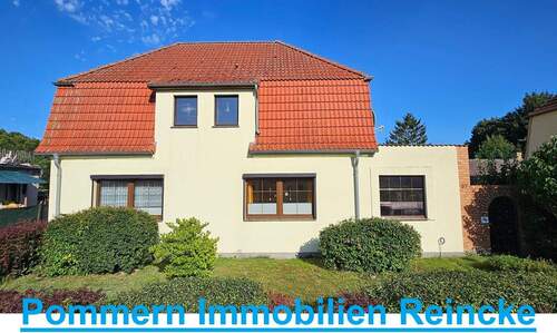 Ansicht Straßenseite West!.jpg - Einfamilienhaus mit 145,00 m² in Ducherow zum Kaufen