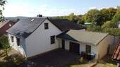 Haus und Garage - * Einfamilienhaus mit knapp 120 m² Wohnfläche und ausgebautem Keller *
