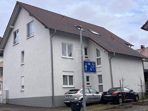 Außenansicht mit Stellplatz - Etagenwohnung mit 70,00 m&sup2; in Gaggenau zum Kaufen