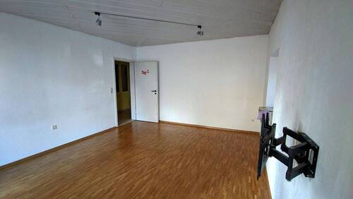 Wohnzimmer 2 - 3 Zimmer Etagenwohnung zum Kaufen in Kornwestheim