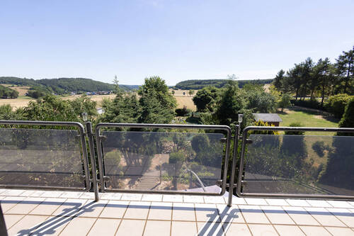 Südbalkon mit traumhaftem Fernblick - TOP moderne Dachgeschosswohnung in Herresbach - Exclusiv wohnen mit Glas und Raum!