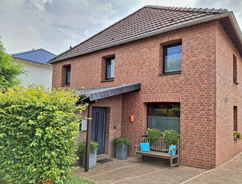 Hausfront - Provisionsfreies freistehendes Einfamilienhaus in ruhiger Lage