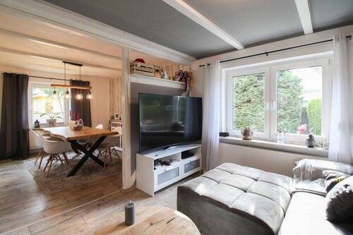 Wohnzimmer - Überwiegend modernisierte Doppelhaushälfte mit tollem Grundstück in charmanter Lage von Pinneberg.