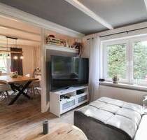 Überwiegend modernisierte Doppelhaushälfte mit tollem Grundstück in charmanter Lage von Pinneberg.