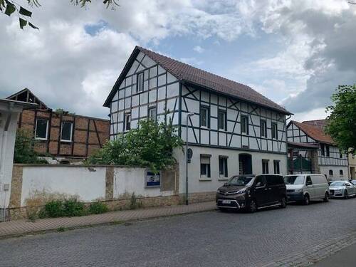 M8_1.jpg - ** ehem. Gehöft: 4-Seiten-Hof mit Wohnhaus, Scheune, Garagen, Nebengebäude **