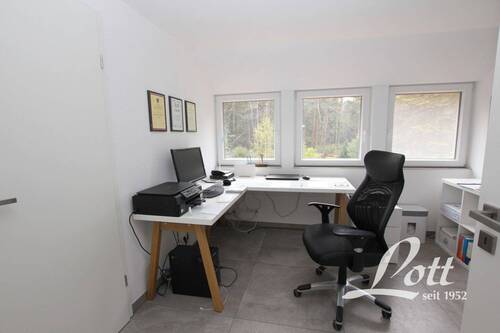 Büro Dachgeschosswohnung - 