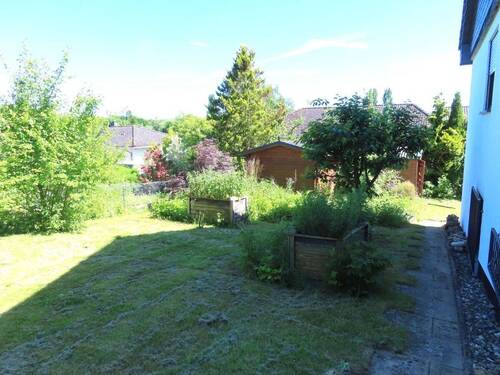 Garten mit Gartenhütte - 
