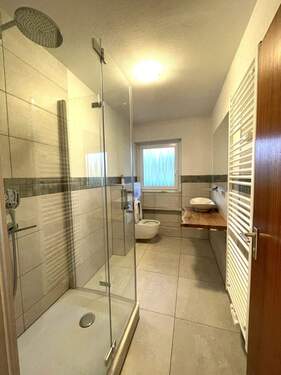 Modernes Badezimmer - +++ Helle 2-Zimmer-Wohnung mit großzügigem Balkon in Konstanz-Dettingen +++