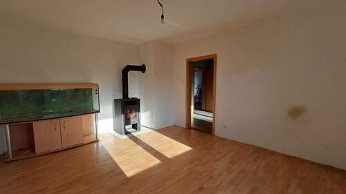 Wohnzimmer - 7 Zimmer Doppelhaushälfte in Ihlewitz