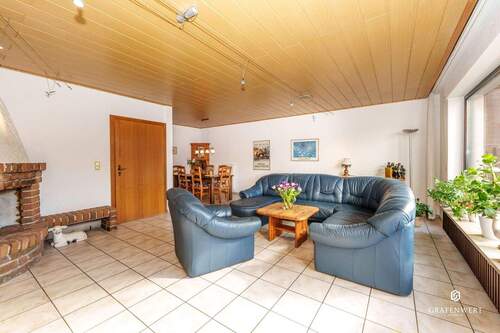 Wohnzimmer - 5 Zimmer Mehrfamilienhaus, Wohnhaus zum Kaufen in Krefeld / Fischeln