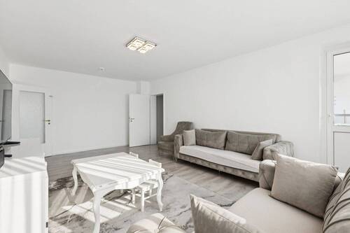 Wohnzimmer - 4 Zimmer Etagenwohnung zum Kaufen in Berlin