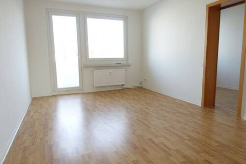 Muster Wohnzimmer - 4 Zimmer Etagenwohnung zur Miete in Chemnitz