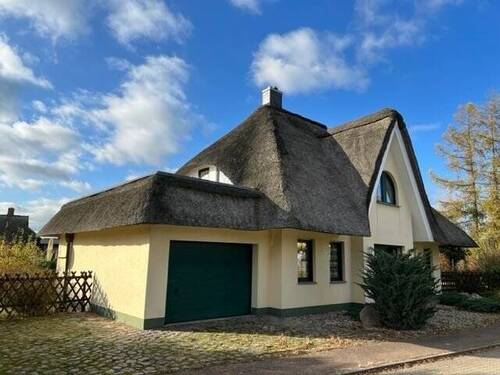 Ansicht Garage - Reetdachhaus mit Wasserblick - 649.000,00 EUR Kaufpreis, ca.  151,00 m² Wohnfläche
