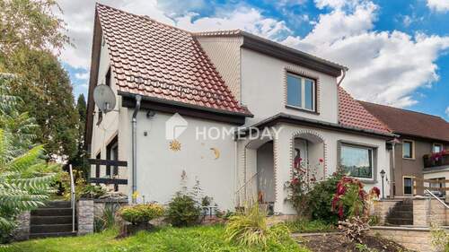 Außenansicht 1 - Einfamilienhaus mit Charme - ca. 125 m² Wohnfläche und viel Gestaltungsfreiheit