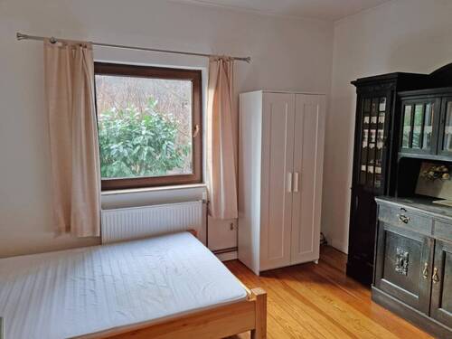 Eines der Zimmer im EG - 