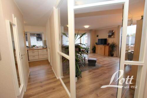 Eingangsbereich - ++ Sehr gepflegte Eigentumswohnung mit PKW-Stellplatz u. Kellerraum in Kernlage von Augustfehn ++