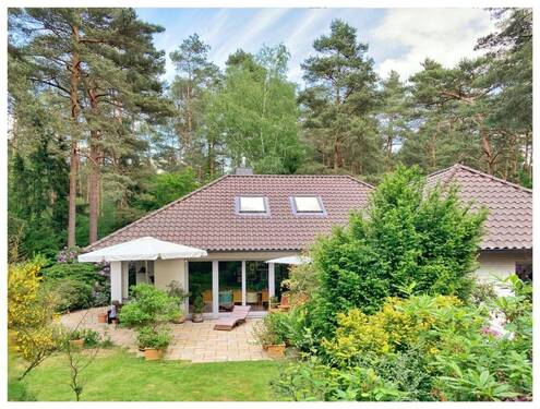 Garten und Terrasse - 6 Zimmer Einfamilienhaus zum Kaufen in Bendestorf