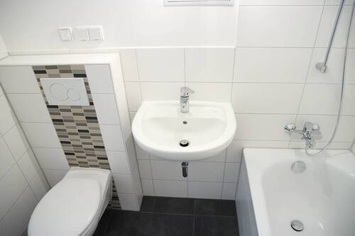Badezimmer - 2 Zimmer Etagenwohnung zur Miete in Chemnitz