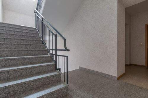 Treppenhaus - 3 Zimmer Etagenwohnung zur Miete in Oschatz