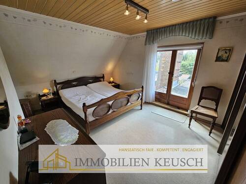 Schlafzimmer OG mit Zugang zur Dachterrasse - 