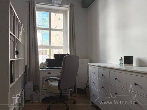 Eingangsflur und Arbeitsplatz - 
