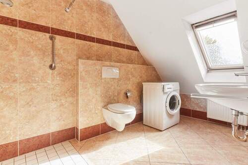 Badezimmer mit Fenster - 