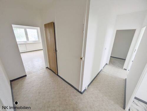 Flur - Etagenwohnung mit 67,10 m² in Limbach-Oberfrohna zum Kaufen