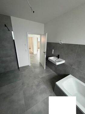 30 Blick aus Bad Rtg Garderobenbereich - 